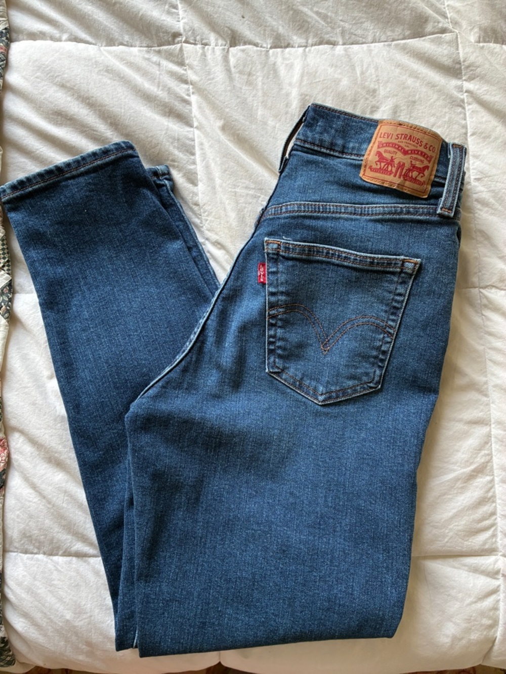 Levi's Women's Medium Blue Skinny Jeans